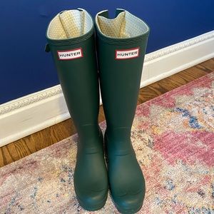 Hunter Boots Size 7 Matte Green